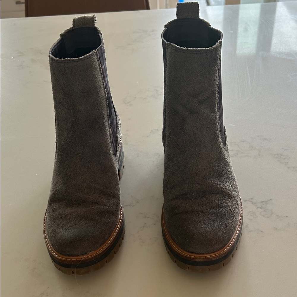 Women’s Gray Suede w/ Plaid details - Timberland Chelsea Boots